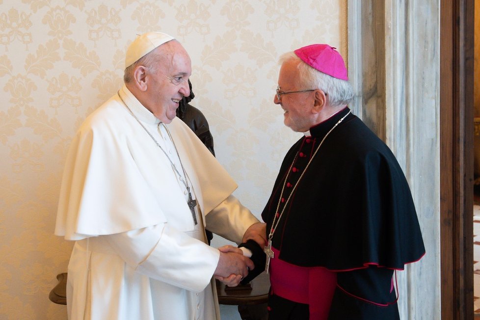 Papež František a zesnulý apoštolský nuncius Aldo Giordano