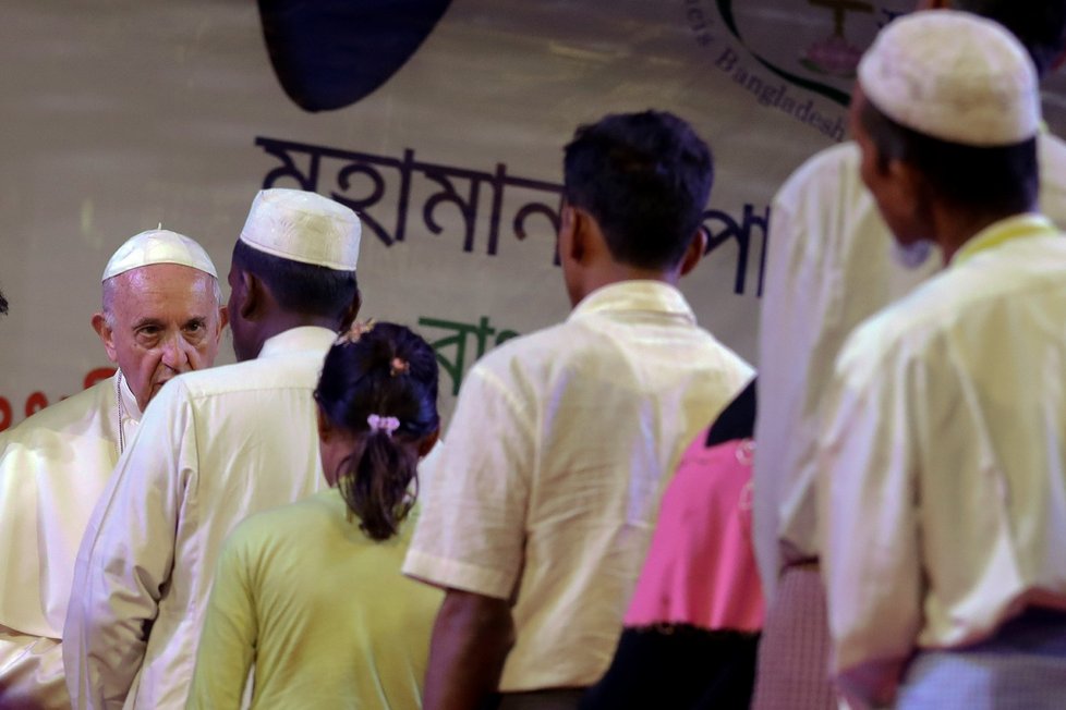 Papež poprvé od návštěvy Barmy promluvil o útlaku Rohingů, žádal je o odpuštění.