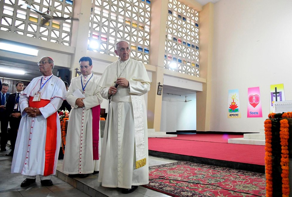 Papež poprvé od návštěvy Barmy promluvil o útlaku Rohingů, žádal je o odpuštění.