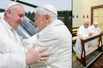Papež František se v papežském letním sídle Castel Gandolfo setkal se svým předchůdcem Benediktem XVI.