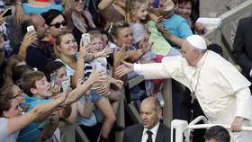 Papež František je velmi populární.