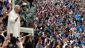 Papež kázal před milionovým davem v Bogotě.