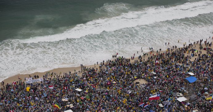 Slavná pláž Copacabana přivítala papeže i milion věřících