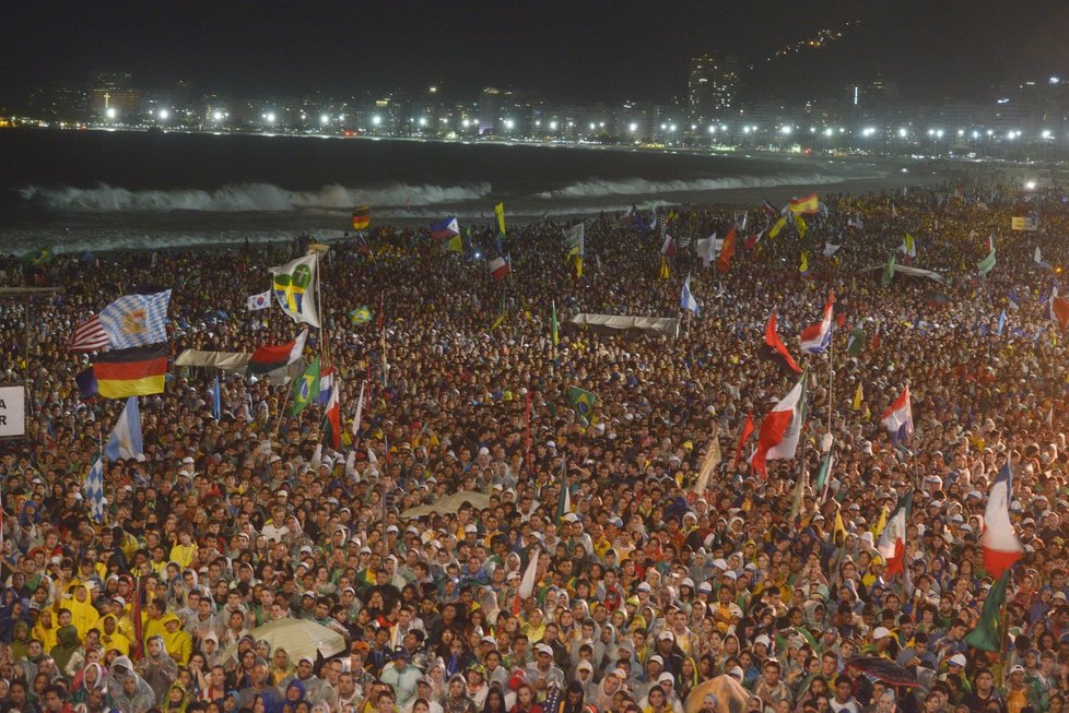 Zaplněná Copacabana při návštěvě papeže: Přišlo kolem milionu lidí