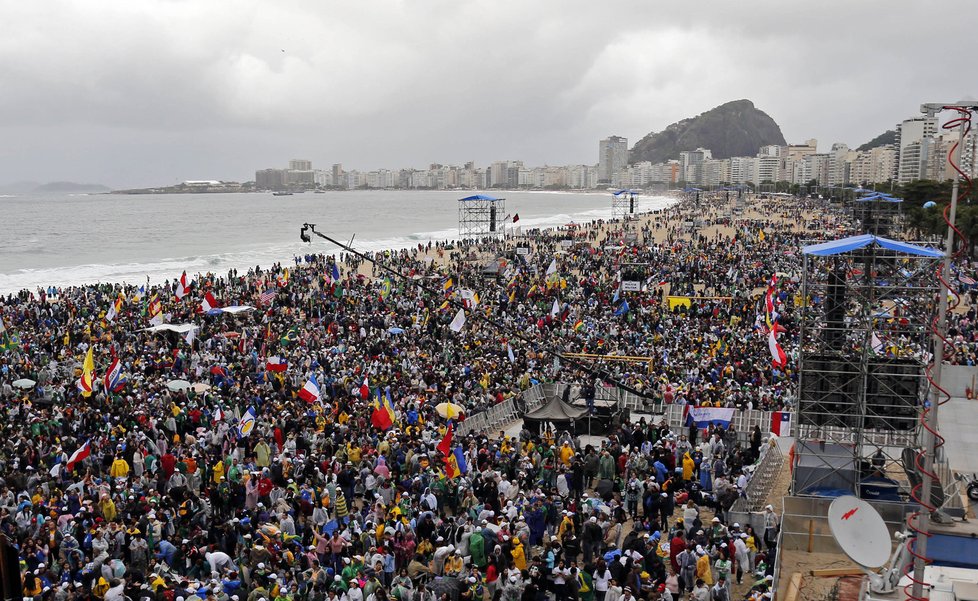 Slavná pláž Copacabana přivítala papeže i milion věřících