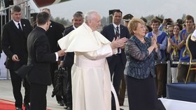 Papež František se vydal poprvé od dob Jana Pavla II. do Chile.
