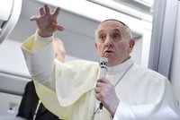 Haló, tady papež! František po telefonu utěšoval ženu, znásilněnou policistou
