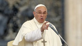 Papež František opět překvapil, navrhuje svěcení žen na jáhenky.
