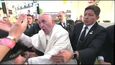 Papežovi se v mexickém davu nelíbí