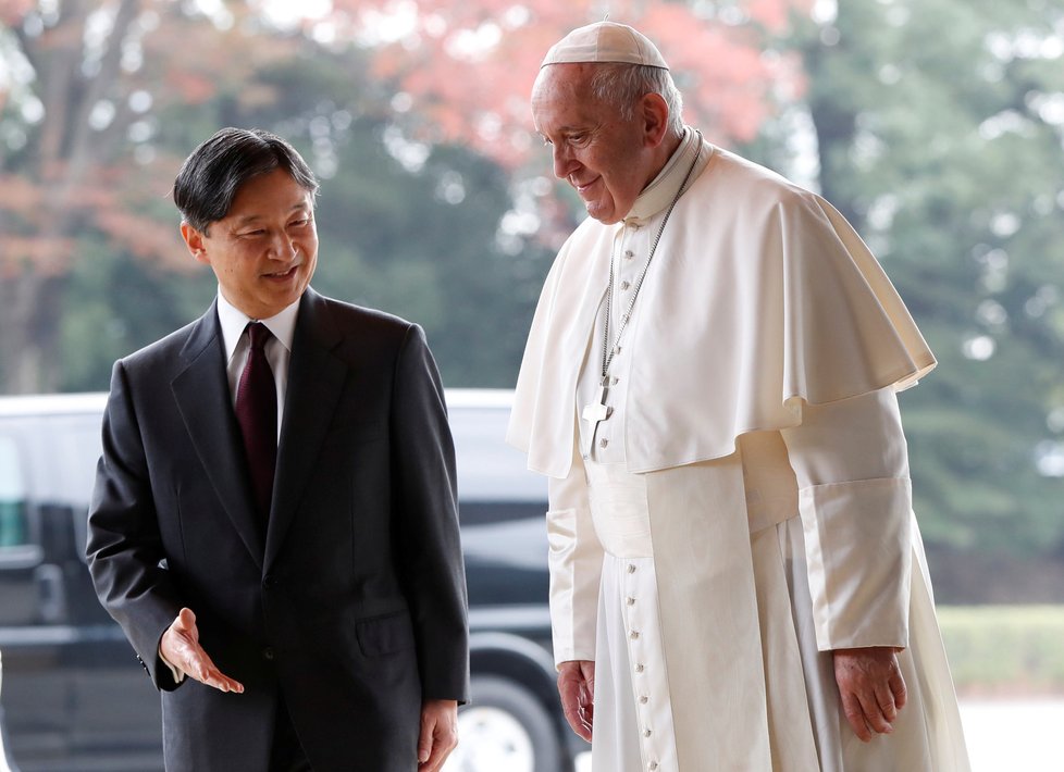 Papež František se v Japonsku dostal soukromé audience u císaře Naruhita