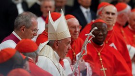 Papež František uvedl do úřadu 13 nových kardinálů
