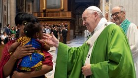 Papež během mše za migranty vyzval svět k větší zodpovědnosti (8. 7. 2019)