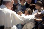 Papež František navštívil ostrov Lesbos a setkal se s uprchlíky.
