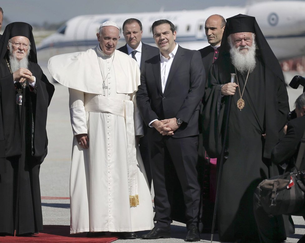 Papež František se na řeckém ostrově Lesbos setkal s uprchlíky.