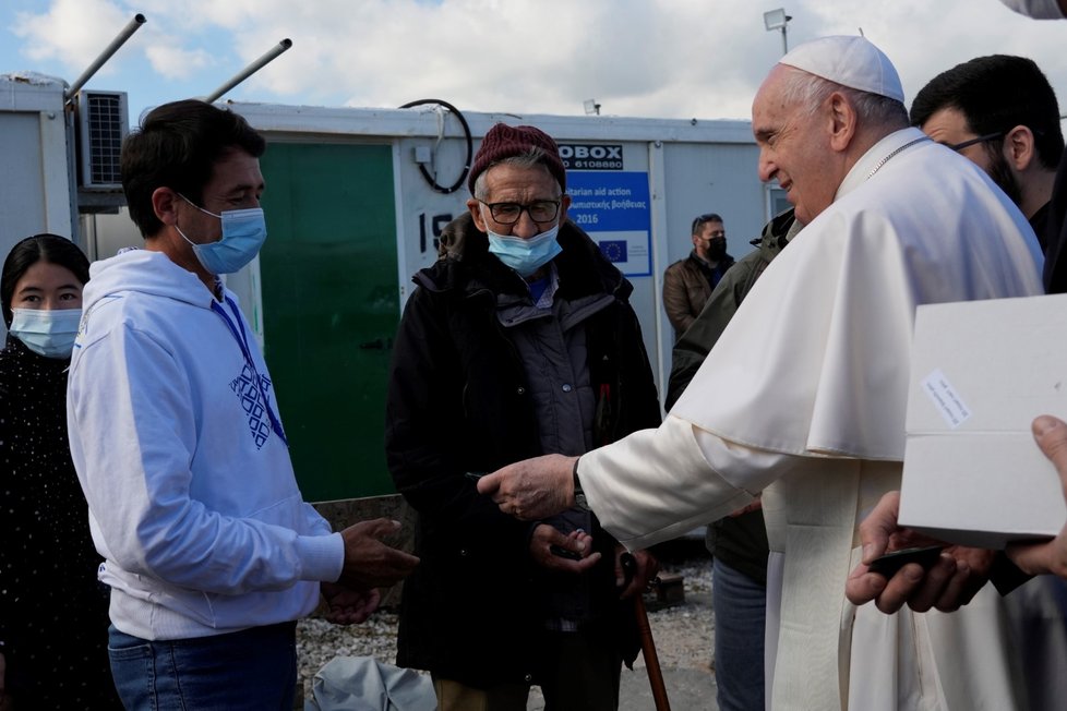 Papež František se na ostrově Lesbos setkal s uprchlíky (5.12.2021)
