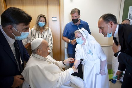 Papež František v římské nemocnici