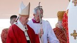 Papež František připustil konec celibátu v církvi. Budou se kněží ženit?