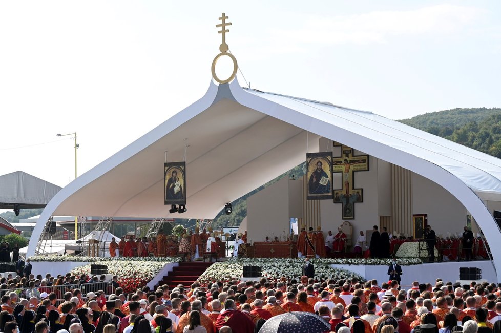 Tisíce lidí přišly přivítat papeže Františka v Prešově (14.9.2021)