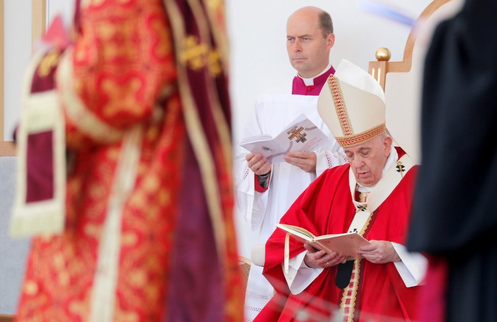 Tisíce lidí přišly přivítat papeže Františka v Prešově (14.9.2021)