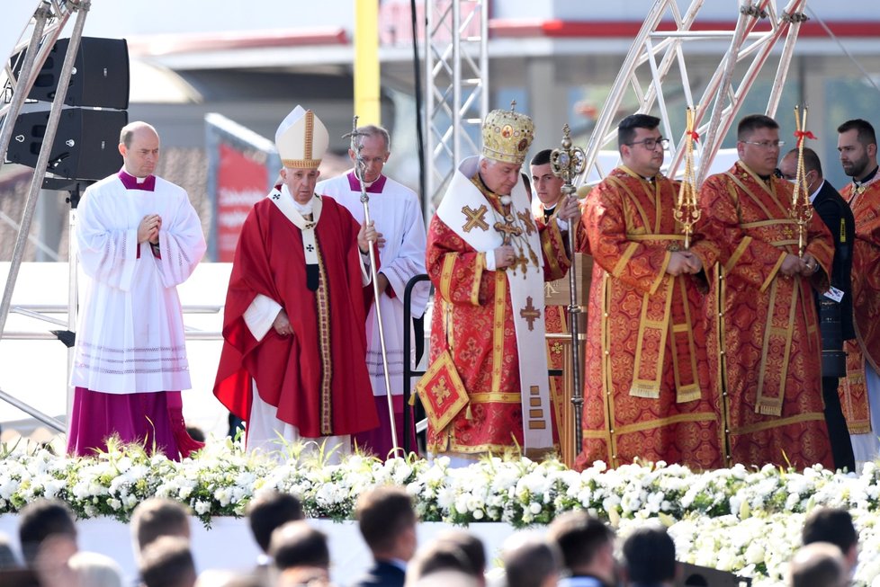 Tisíce lidí přišly přivítat papeže Františka v Prešově (14.9.2021)