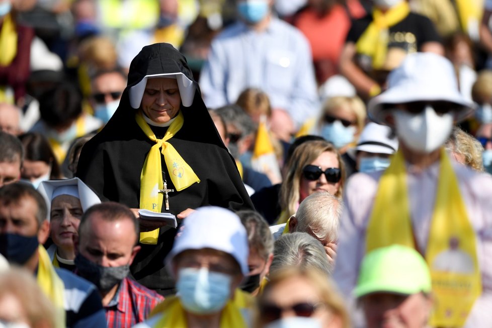Tisíce lidí přišly přivítat papeže Františka v Prešově (14. 9. 2021)