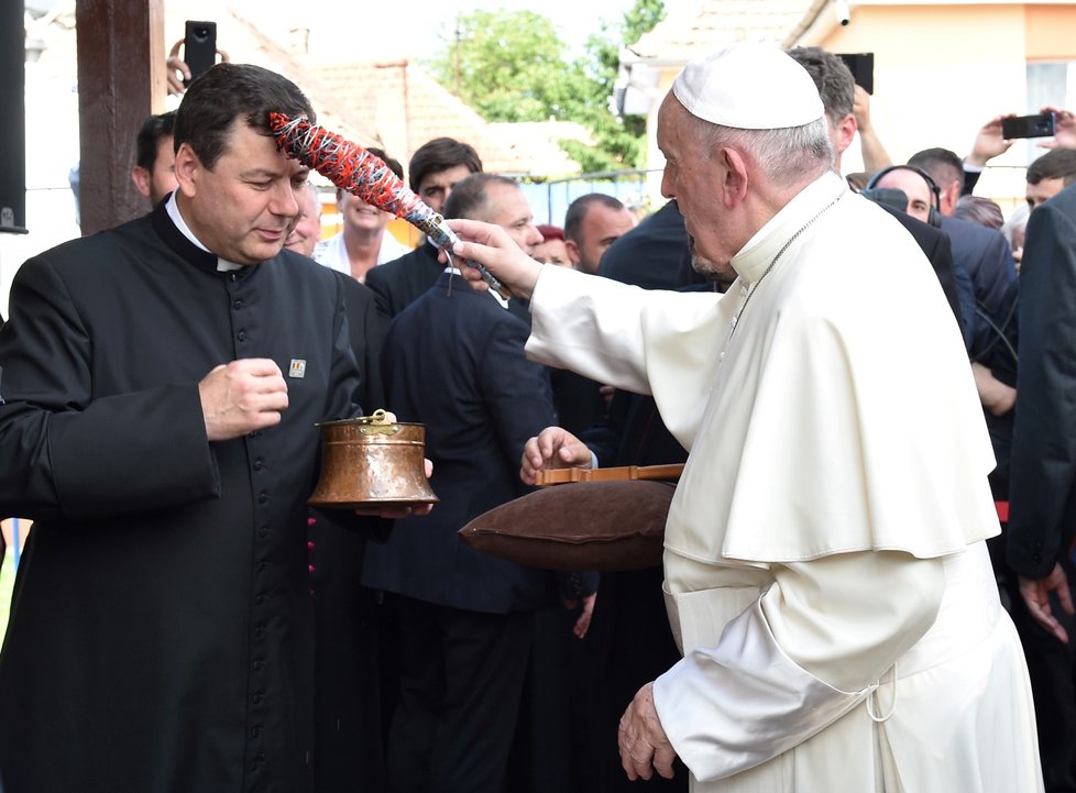 Papež požádal jménem katolické církve Romy o odpuštění za diskriminaci a špatné zacházení.