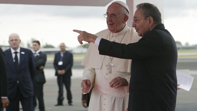 Papež František s kubánským prezidentem Raúlem Castrem