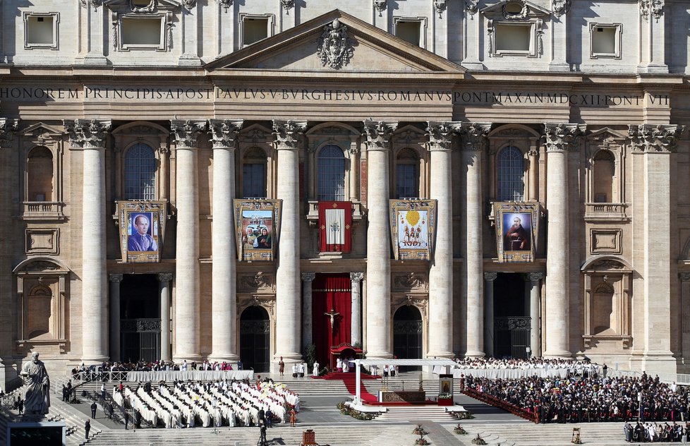 Papež František svatořečil 35 lidí.
