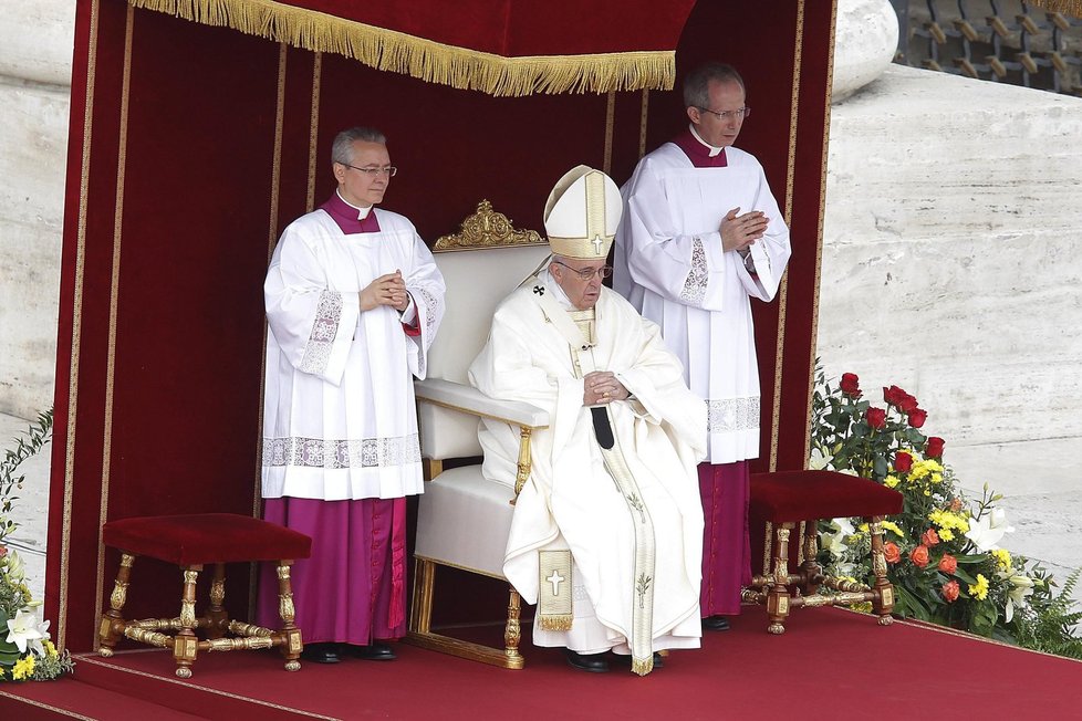 Papež František opět překvapil. Poprvé v moderních dějinách svatořečil manželský pár.