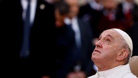 Papež František se rozplakal při modtlibě za mír na Ukrajině (8.12.2022)