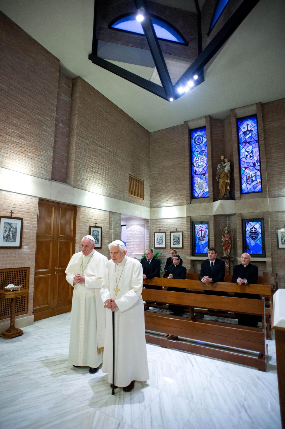 Papežové František a Benedikt se společně o Vánocích pomodlili