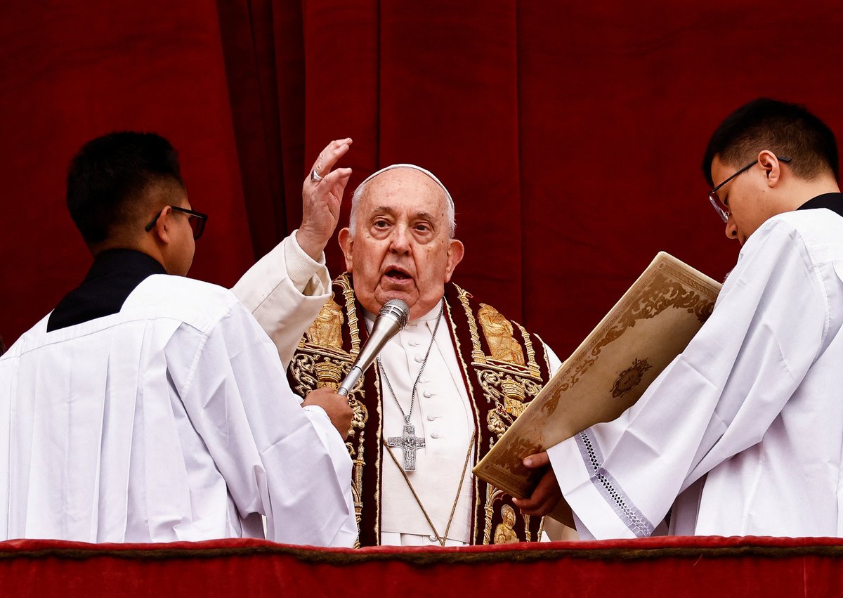 Papež František během vánočního poselství (25.12.2023)