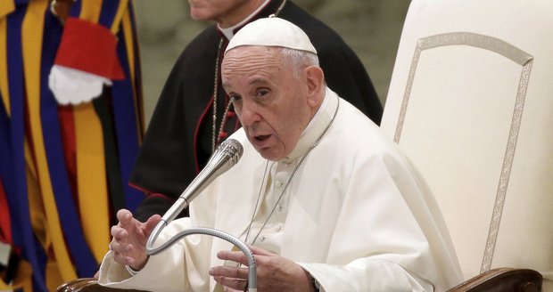Reforma Vatikánu? Jako čistit sfingu zubním kartáčkem, řekl papež a označil zrádce