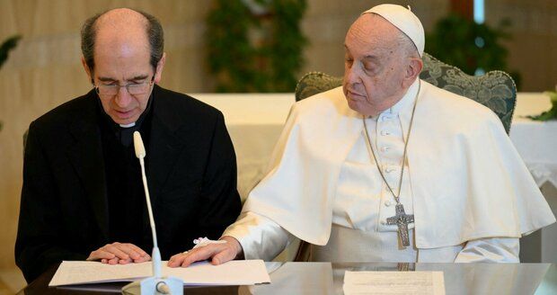 Strach o papeže Františka (86): Zrušil cestu do Dubaje. Vatikán prozradil detaily zdravotního stavu