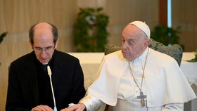 Strach o papeže Františka (86): Zrušil cestu do Dubaje. Vatikán prozradil detaily zdravotního stavu