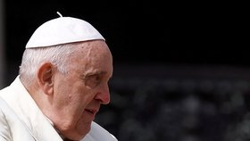 Papež František (86) má chřipku: Zrušený program a náhlé vyšetření plic v nemocnici