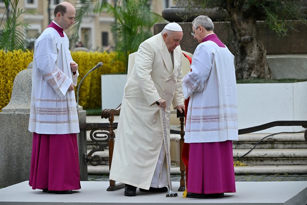 Papež František se po propuštění z nemocnice chystá na odstartování série velikonočních obřadů.