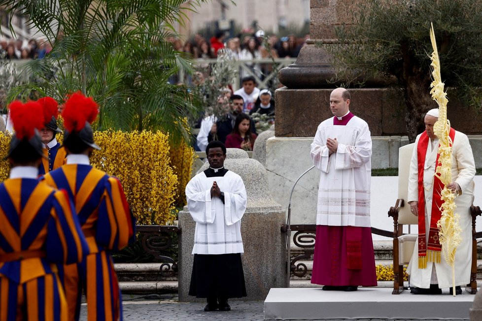 Papež František se po propuštění z nemocnice chystá na odstartování série velikonočních obřadů