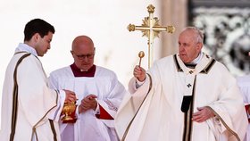 Papež František přednesl tradiční poselství Urbi et Orbi (Městu a světu) a mluvil o válečných Velikonocích (17.4.2022)