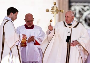 Papež František přednesl tradiční poselství Urbi et Orbi (Městu a světu) a mluvil o válečných Velikonocích (17.4.2022)