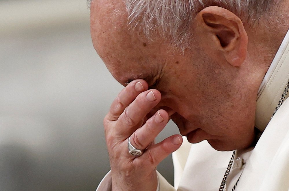 Papeže trápí bolavé koleno, velikonoční vigilii neodsloužil (16.4.2022)