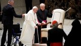 Papeže Františka odvezli do nemocnice. Má chřipku a zamířil na vyšetření