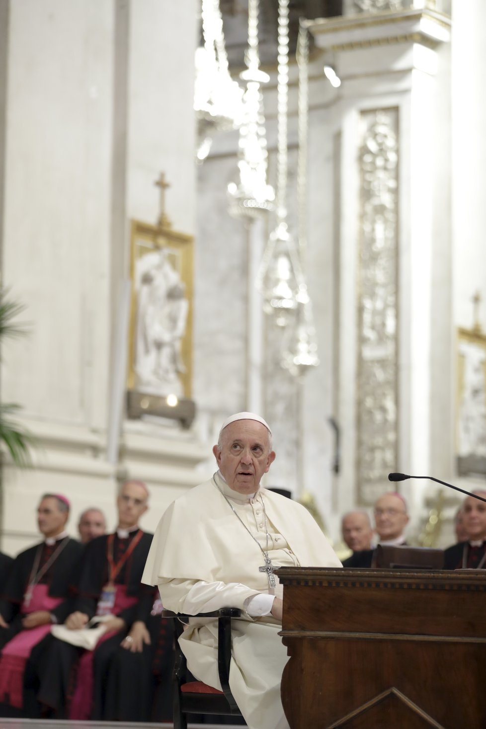 Vatikán v čele s papežem Františkem zbavil úřadu chilského kněze Cristiana Prechta.