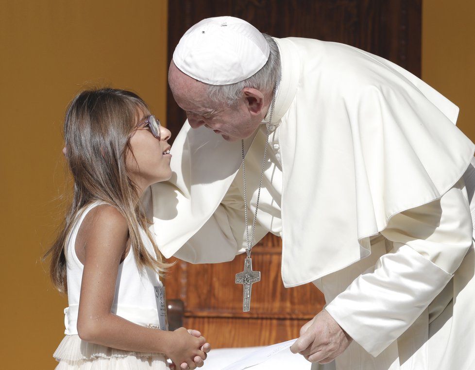 Vatikán v čele s papežem Františkem zbavil úřadu chilského kněze Cristiana Prechta.