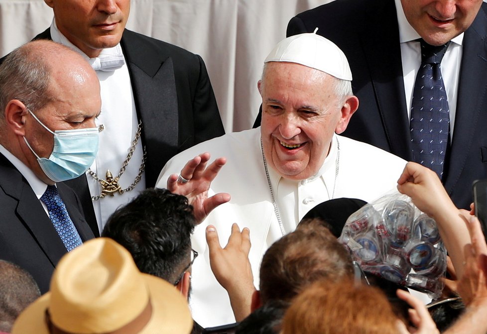 Papež František podstoupil náročnou operaci