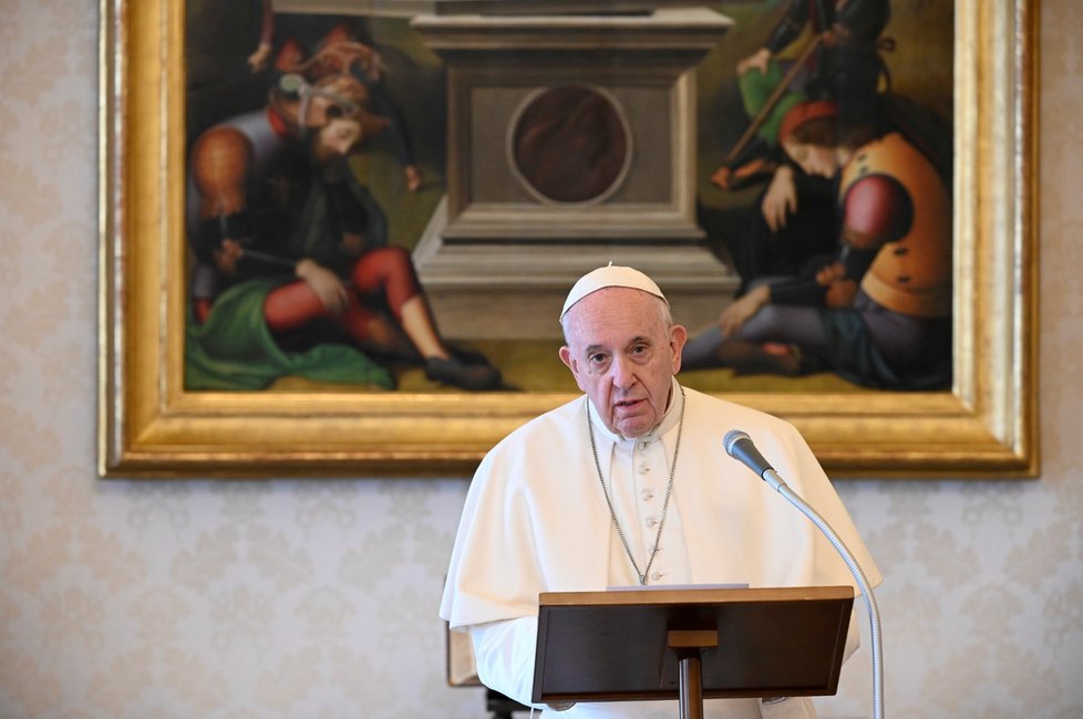 Papež František při mariánské modlitbě (13.4.2020)