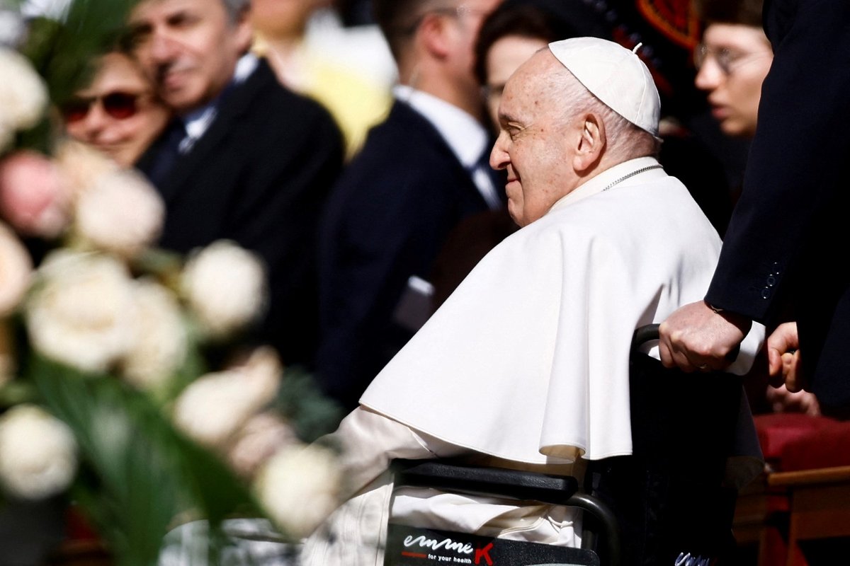 Papež František během tradičního Urbi et orbi (9.4.2023)