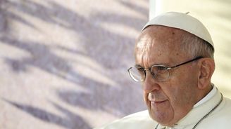 Papež vidí u populistů paralely s Hitlerem. Trumpa ale soudit nechce