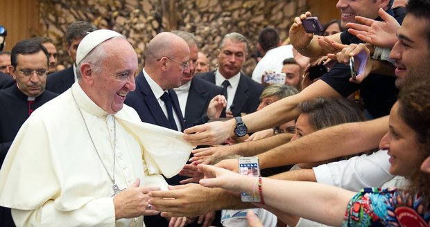 Papež požehnal rychlejšímu anulování sňatků. Nešťastně sezdaní katolíci jásají