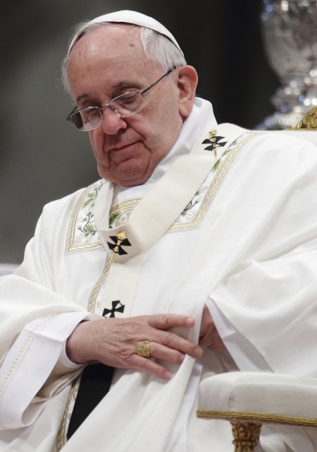 Papež František v posledních měsících hodně přibral na váze.